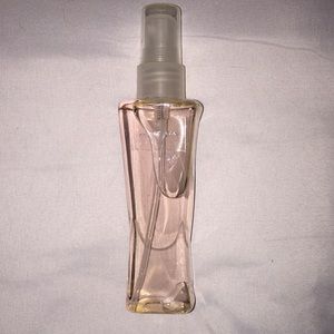 Bath & Body Works! Sweet Pea 3 fl oz body spray